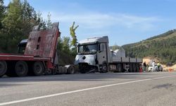 Otomobil tırla çarpıştı, çift hayatını kaybetti