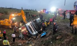 Yolcu Otobüsü Devrildi: 4 Ölü, 15 Yaralı