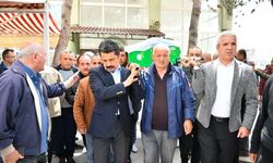Vali Demiryürek, göreve geldiğinde ziyaret ettiği Zeynep Anneyi şimdi omuzlarında son yolculuğuna uğurladı