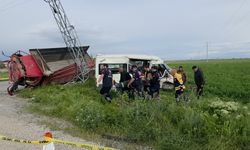 Tarım İşçilerini Taşıyan Minibüs Kaza Yaptı: 5 Yaralı