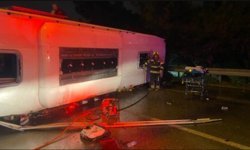 Yolcu Otobüsü Devrildi: 3 Ölü, 30 Yaralı