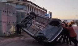 Araç Ters Döndü, Trafik Kilitlendi: 3’ü Çocuk 9 Yaralı