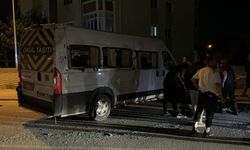 Otomobil ile İşçi Servisi Çarpıştı: 7 Yaralı