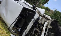 Otomobil Takla Attı, İtfaiye Kurtardı: 2 Yaralı