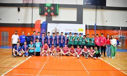 Futsal’da dereceye giren takımlar ödüllerini aldı