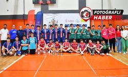 Futsal’da dereceye giren takımlar ödüllerini aldı