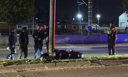 Direğe Çarpan Motosiklet Otomobillere Savruldu