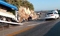 Kamyonet ile Otomobil Çarpıştı: 2 Yaralı