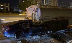 Akaryakıt Tankerine Çarpan Otomobilde Can Kaybı: 1 Ölü, 2 Yaralı