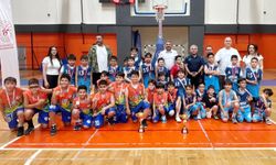 Minik devler kupalarına kavuştu
