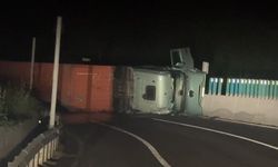 Mühimmat Yüklü Tır Devrildi, Yol Kapandı