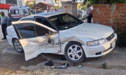 Servis Minibüsü ile Otomobil Çarpıştı: 5 Yaralı