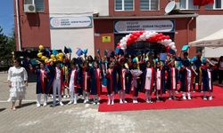 Sabahat Yalçınkaya Ortaokulu’nda Mezuniyet Coşkusu