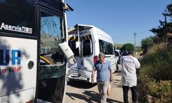 Kırşehir'de aynı fabrikaya ait işçi servisleri çarpıştı: 17 yaralı, 1'inin durumu ağır