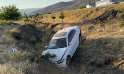 Şarampole Devrilen Otomobilde 3'ü Çocuk 6 Kişi Yaralandı