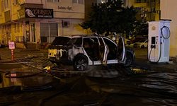 Şarj sırasında elektrikli otomobil alev aldı!