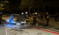 Park Halindeki Otomobil Alev Aldı