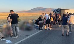 Otobüs bariyerlere çarpıp devrildi: 31 Yaralı