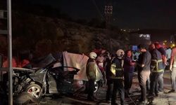 Otomobil ile kamyon çarpıştı: 2 ölü, 6 yaralı!