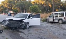 Refüje Çıkan Otomobil Karşı Şeride Geçti: 5 Yaralı
