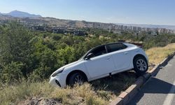 Askıda Kalan Otomobilde Ölümden Dönüldü