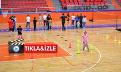 Kındam Spor Salonu'nda Badminton Coşkusu Yaşanıyor