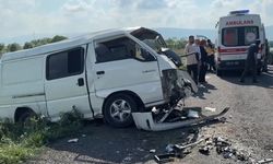 Otomobil ile Panelvan Çarpıştı: 7 Yaralı