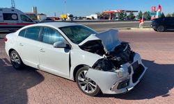 Çimento Tankerine Arkadan Çarpan Otomobilde 5 Yaralı