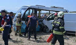 Midibüs ile Panelvan Çarpıştı: 1 Kişi Hayatını Kaybetti, 10 Yaralı