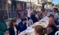 Kırşehir Uzun Çarşı'da Anahtar Parti teşkilatı esnafla kahvaltıda buluştu
