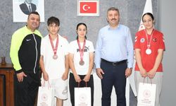 Şampiyon Boksörlerden Spor İl Müdürü Çakmakçı'ya ziyaret