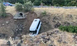 Tarım İşçilerini Taşıyan Minibüs Devrildi: 4 Yaralı!