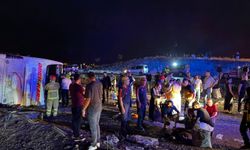 Yolcu Otobüsü Şarampole Devrildi: 10 Kişi Yaralandı