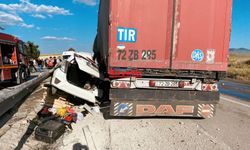 Tırın Lastiği Patladı, Yol Can Pazarı: 4 Yaralı