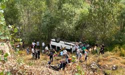 Yolculuk Kabusa Döndü! Minibüs Şarampole Devrildi: 4 Ölü