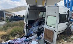 Akaryakıt istasyonu önünde korkutan kaza!