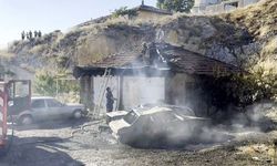 Alevler Büyüdü! 2 Araç ve Gecekonduya Sıçradı