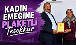 Kırşehir’de 56 Yıllık Eşine Plaket Verdi