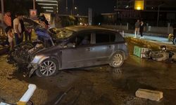 Direğe çarpan otomobilde can pazarı!