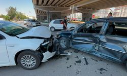 İki Otomobil Birbirine Girdi! Biri Çocuk 4 Yaralı