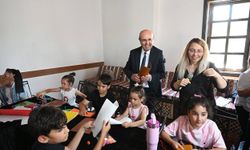 Başkan Ekicioğlu, çocukların “Çılgın Şapka Atölyesi”ne katıldı