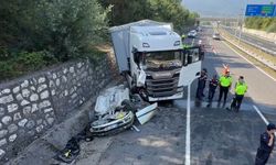 Otomobil Tırla Çarpıştı, Sürücü Hayatını Kaybetti