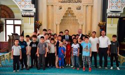 Vali Demiryürek, Karlı Camii’nde Çocuklarla Buluştu
