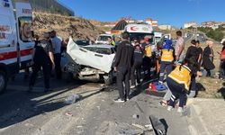 Araçlar Birbirine Girdi, 6 Kişi Yaralandı
