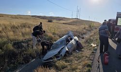 Şok eden kaza: Anne araçta sıkıştı, 4 yaralı