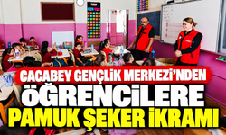 Cacabey Gençlik Merkezi’nden öğrencilere pamuk şeker ikramı