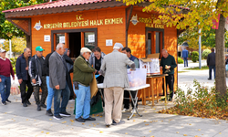 Kırşehir’de ücretsiz çorba izdihamı! Cacabey Meydanı’nda uzun kuyruk oluştu