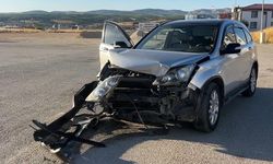 Kavşakta Feci Çarpışma! 6 Yaşındaki Çocuk da Yaralandı