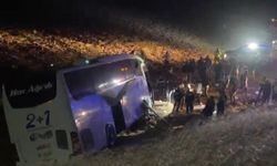 Yol Bir Anda Bitti! Otobüs Tarlaya Girdi! 24 Yaralı