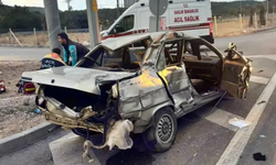 Kavşakta Facia: Yolcu Otobüsüyle Çarpışan Otomobilde 2 Can Kaybı